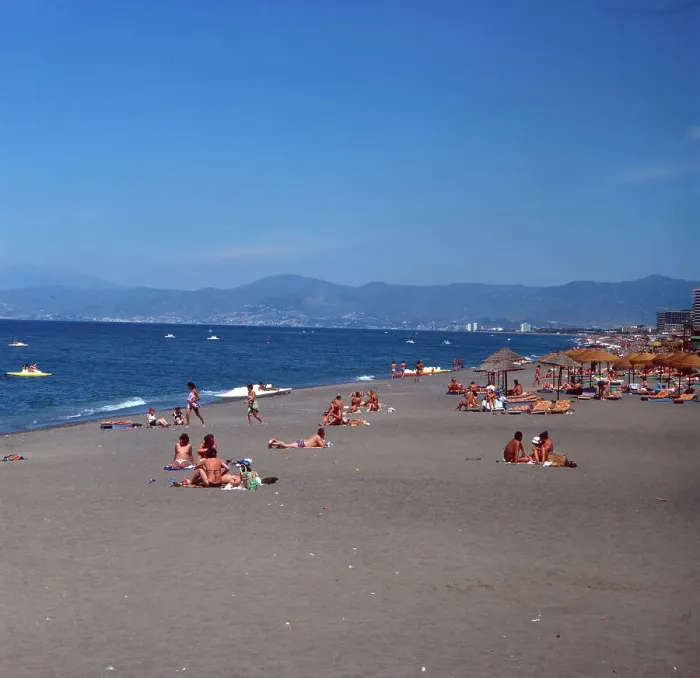 Framed Print : Spanien. Urlaub an der Costa del Sol, Spanien 1970er Jahre Framed Print : Spanien. Urlaub an der Costa del Sol, Spanien 1970er Jahre