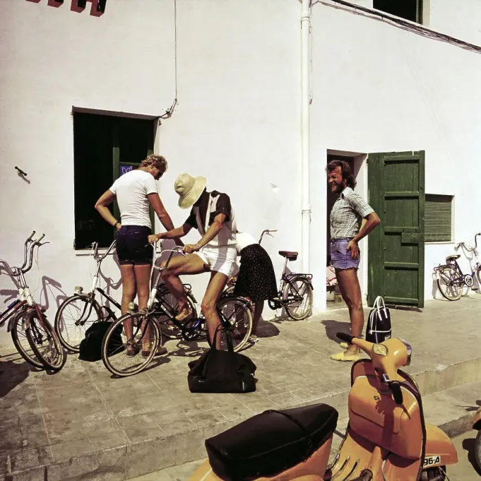 Impression encadrée : Spanien. Touristes à vélo location sur l'île de Formentera aux Baléares Impression encadrée : Spanien. Touristes à vélo location sur l'île de Formentera aux Baléares