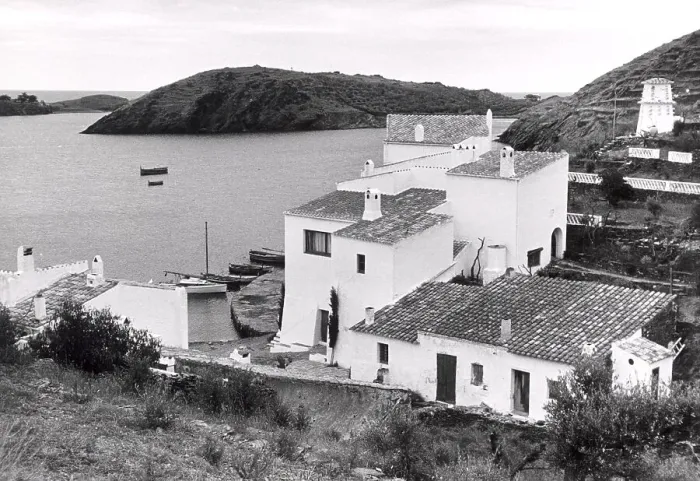 Gerahmter Druck : Das Haus des berühmten Malers Salvador Dali in Port Lligat, Figueras.