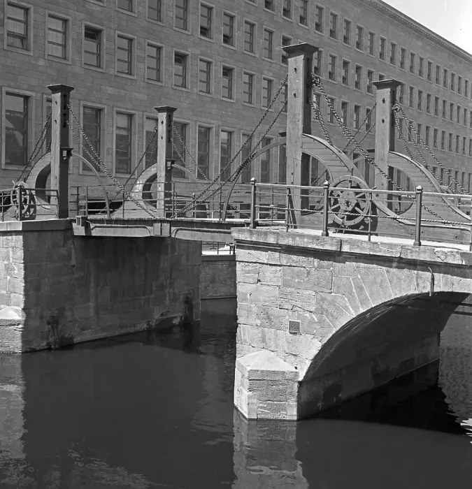 Framed Print : Spaziergang durch Berlin Framed Print : Spaziergang durch Berlin