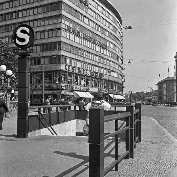 Framed Print : Spaziergang durch Berlin Framed Print : Spaziergang durch Berlin