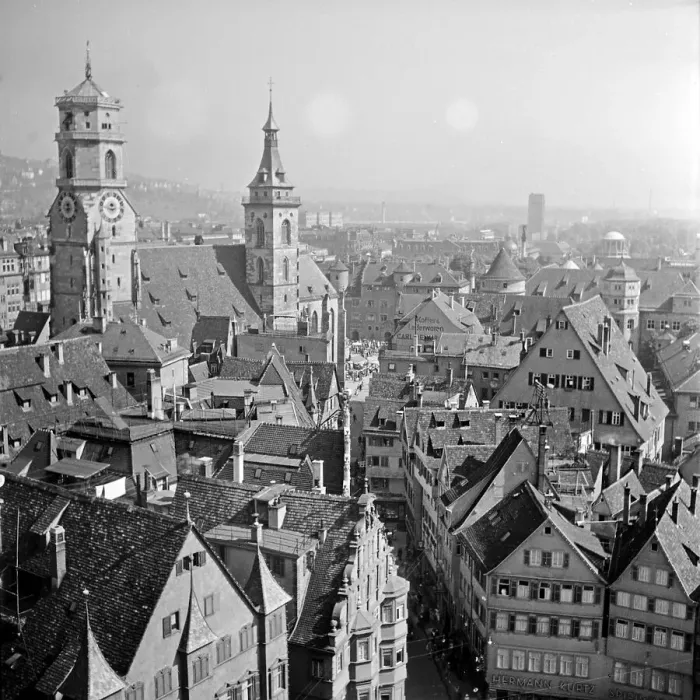 Framed Print : Stuttgart. Blick vom Rathausturm auf die Altstadt und den Marktplatz zur Framed Print : Stuttgart. Blick vom Rathausturm auf die Altstadt und den Marktplatz zur