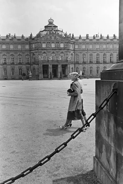 Gerahmter Druck : Stuttgart. Das Neue Schloss in Stuttgart ist eines der wichtigsten Wahrzeichen Gerahmter Druck : Stuttgart. Das Neue Schloss in Stuttgart ist eines der wichtigsten Wahrzeichen