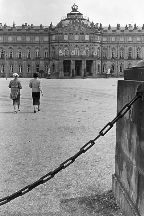 Framed Print : Stuttgart. Das Neue Schloss in Stuttgart, eine der wichtigsten Sehenswürdigkeiten Framed Print : Stuttgart. Das Neue Schloss in Stuttgart, eine der wichtigsten Sehenswürdigkeiten