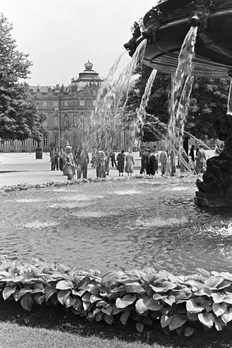 Framed Print : Stuttgart. Das Neue Schloss in Stuttgart, eine der wichtigsten Sehenswürdigkeiten Framed Print : Stuttgart. Das Neue Schloss in Stuttgart, eine der wichtigsten Sehenswürdigkeiten