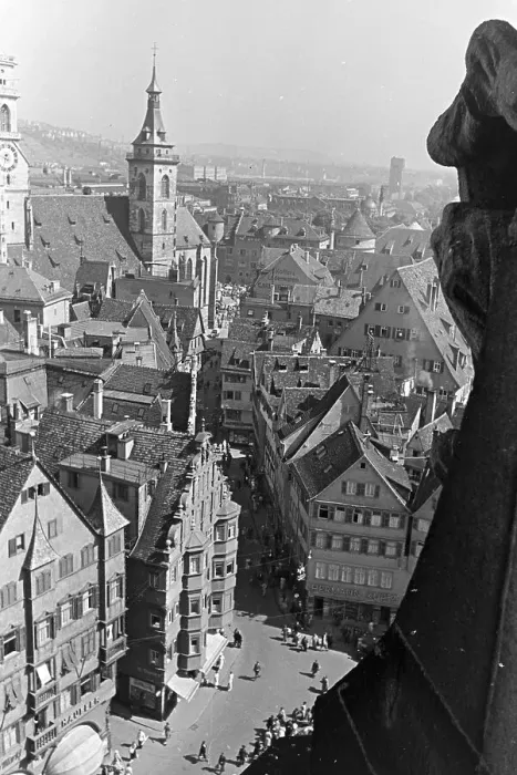 Framed Print : Stuttgart. Blick auf den belebten Stuttgarter Marktplatz, Deutschland 1930er Jahre Framed Print : Stuttgart. Blick auf den belebten Stuttgarter Marktplatz, Deutschland 1930er Jahre
