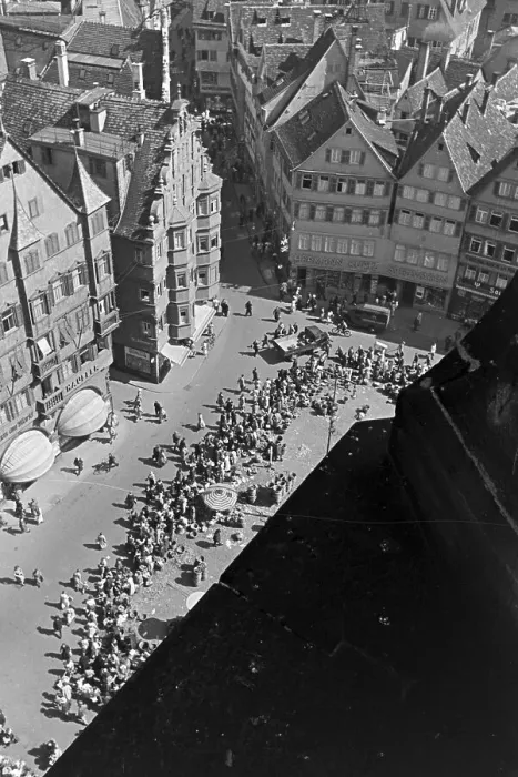 Impression encadrée : Stuttgart. Vue sur le marché animé de Stuttgart en Allemagne dans les années 1930 Impression encadrée : Stuttgart. Vue sur le marché animé de Stuttgart en Allemagne dans les années 1930