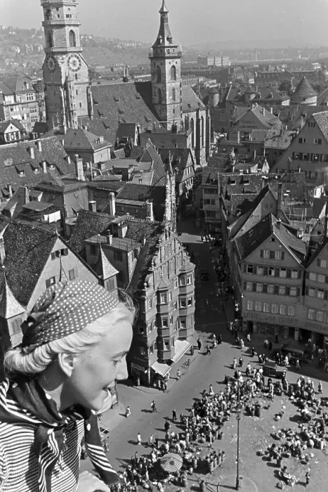 Impression encadrée : Stuttgart. Vue sur le marché animé de Stuttgart, Allemagne années 1930