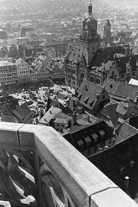 Impression encadrée : Stuttgart. Vue sur l'intérieur de la ville de Stuttgart et le vieux palais Impression encadrée : Stuttgart. Vue sur l'intérieur de la ville de Stuttgart et le vieux palais