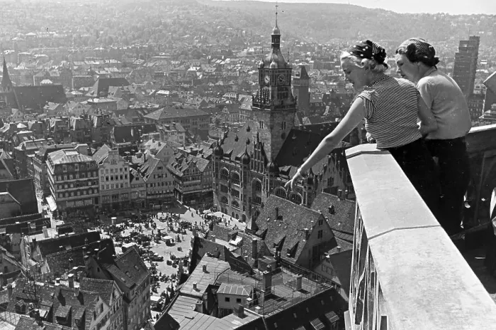 Stampa con cornice : Stuttgart. Blick über la Stuttgarter Innenstadt con il vecchio Rathaus Stampa con cornice : Stuttgart. Blick über la Stuttgarter Innenstadt con il vecchio Rathaus