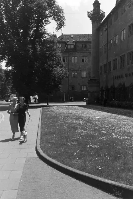Impression encadrée : Stuttgart. Pendant le promenade à travers les rues de Stuttgart, Allemagne années 1930 Impression encadrée : Stuttgart. Pendant le promenade à travers les rues de Stuttgart, Allemagne années 1930