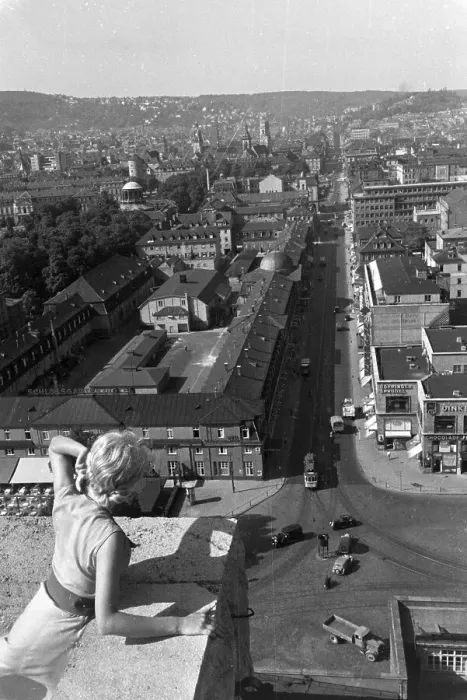 Impresión enmarcada : Stuttgart. Visión de la calle Reina y el hotel del jardín realista en Estuttgart Impresión enmarcada : Stuttgart. Visión de la calle Reina y el hotel del jardín realista en Estuttgart