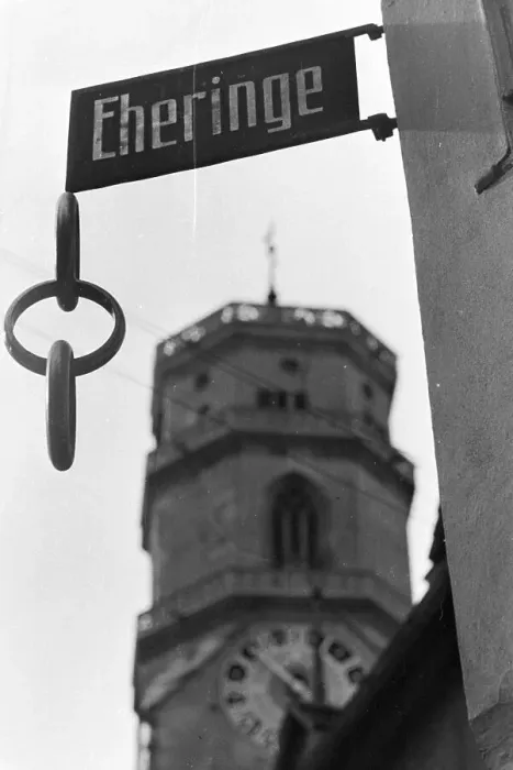 Gerahmter Druck : Stuttgart. Das Schild eines Goldschmieds mit dem Turm der Stuttgarter Stiftskirche Gerahmter Druck : Stuttgart. Das Schild eines Goldschmieds mit dem Turm der Stuttgarter Stiftskirche