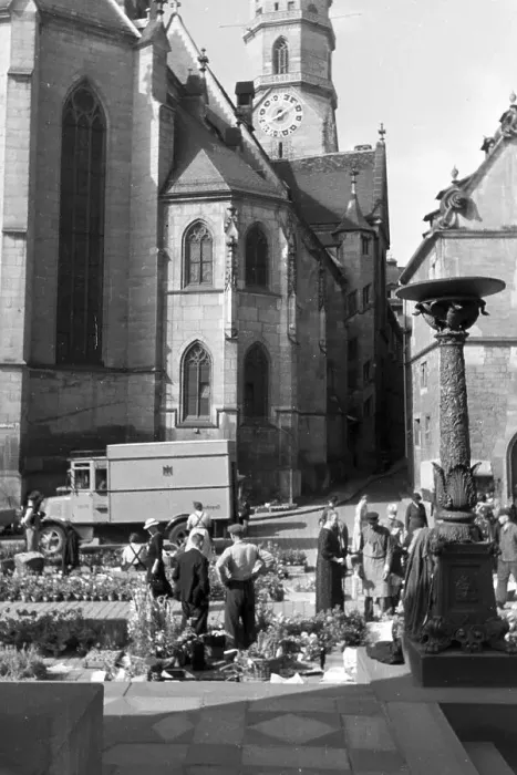 Stampa con cornice : Stuttgart. Il mercato settimanale sul Platz del Mercato di Stoccarda Stampa con cornice : Stuttgart. Il mercato settimanale sul Platz del Mercato di Stoccarda
