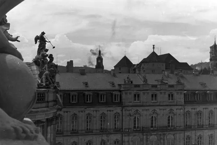 Stampa con cornice : Stuttgart. Vista sul cortile d'onore del Nuovo Castello a Stoccarda, Germania anni '30