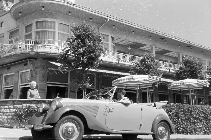 Impression encadrée : Stuttgart. Un voyage à la Weissenhof-Estate en Stuttgart, Allemagne dans les années 1930 Impression encadrée : Stuttgart. Un voyage à la Weissenhof-Estate en Stuttgart, Allemagne dans les années 1930