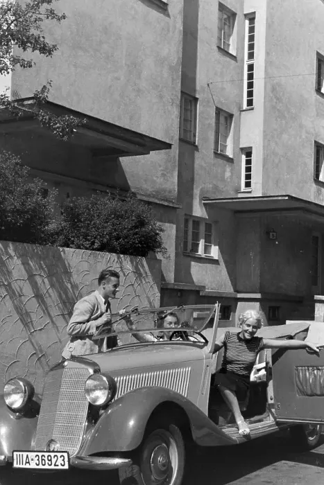 Gerahmter Druck : Stuttgart. Eine Fahrt im Auto nach Stuttgart, Deutschland der 1930er Jahren