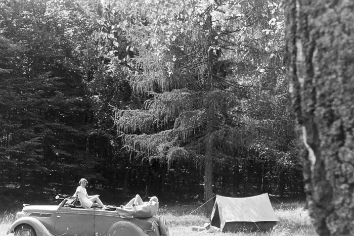 Impression encadrée : Stuttgart. Un voyage de campagne en voiture, Allemagne années 1930 Impression encadrée : Stuttgart. Un voyage de campagne en voiture, Allemagne années 1930