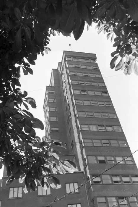 Stampa con cornice : Stuttgart. Il Torre del Giornale di Stampa a Stoccarda, Germania anni '30 Stampa con cornice : Stuttgart. Il Torre del Giornale di Stampa a Stoccarda, Germania anni '30