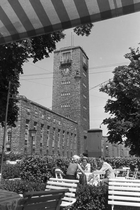 Impresión enmarcada : Stuttgart. El estación principal de Stuttgart en el Arnulf-Klett-Plaza Impresión enmarcada : Stuttgart. El estación principal de Stuttgart en el Arnulf-Klett-Plaza