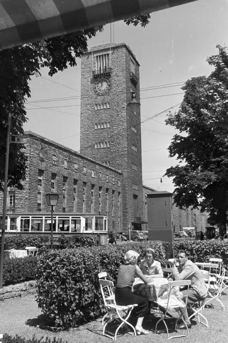 Gerahmter Druck : Stuttgart. Der Stuttgarter Hauptbahnhof am Arnulf-Klett-Platz Gerahmter Druck : Stuttgart. Der Stuttgarter Hauptbahnhof am Arnulf-Klett-Platz