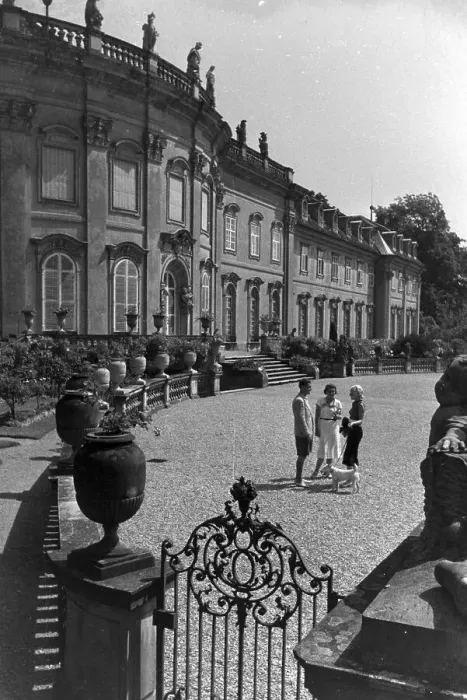 Impression encadrée : Stuttgart. Promenade à travers Stuttgart en Allemagne des années 1930 Impression encadrée : Stuttgart. Promenade à travers Stuttgart en Allemagne des années 1930