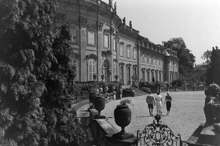 Framed Print : Stuttgart. Spaziergang durch Stuttgart, Deutschland 1930er Jahre