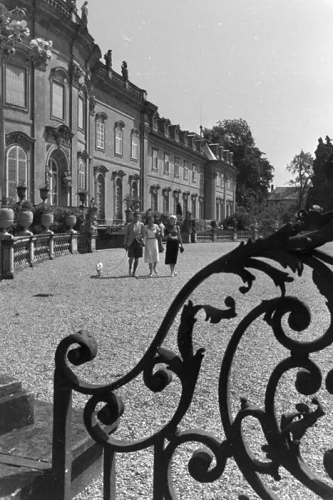 Gerahmter Druck : Stuttgart. Spaziergang durch Stuttgart in den Dreißigern Jahren der Bundesrepublik