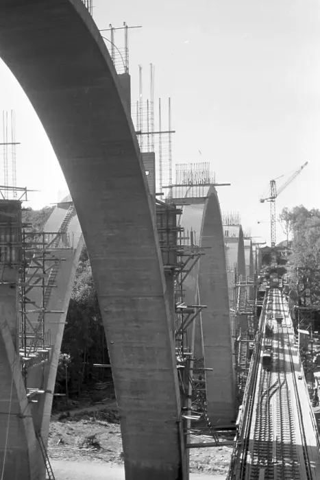 Gerahmter Druck : Stuttgart. Die Errichtung einer neuen Eisenbahnbrücke in Stuttgart Gerahmter Druck : Stuttgart. Die Errichtung einer neuen Eisenbahnbrücke in Stuttgart