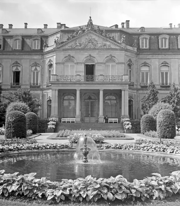 Stampa con cornice : Stuttgart. Il rosengaio di Stoccarda, Germania negli anni '30 Stampa con cornice : Stuttgart. Il rosengaio di Stoccarda, Germania negli anni '30