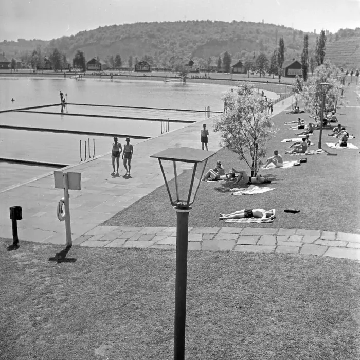 Impresión enmarcada : Stuttgart. Bañistas y solaneadores en el lago de Max Eyth en Estuttgart Impresión enmarcada : Stuttgart. Bañistas y solaneadores en el lago de Max Eyth en Estuttgart