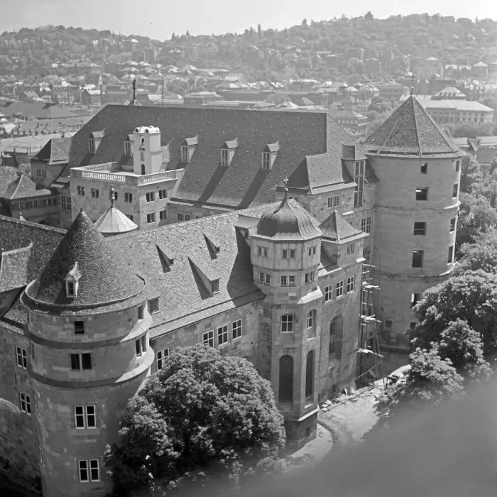 Framed Print : Stuttgart. Blick auf das Alte Schloss in Stuttgart, Deutschland 1930er Jahre Framed Print : Stuttgart. Blick auf das Alte Schloss in Stuttgart, Deutschland 1930er Jahre