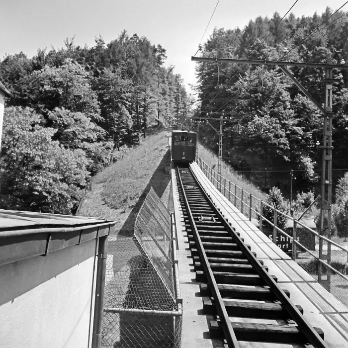 Framed Print : Stuttgart. Blick auf die Strecke der Zahnradbahn in Stuttgart, Deutschland 1930er Jahre Framed Print : Stuttgart. Blick auf die Strecke der Zahnradbahn in Stuttgart, Deutschland 1930er Jahre