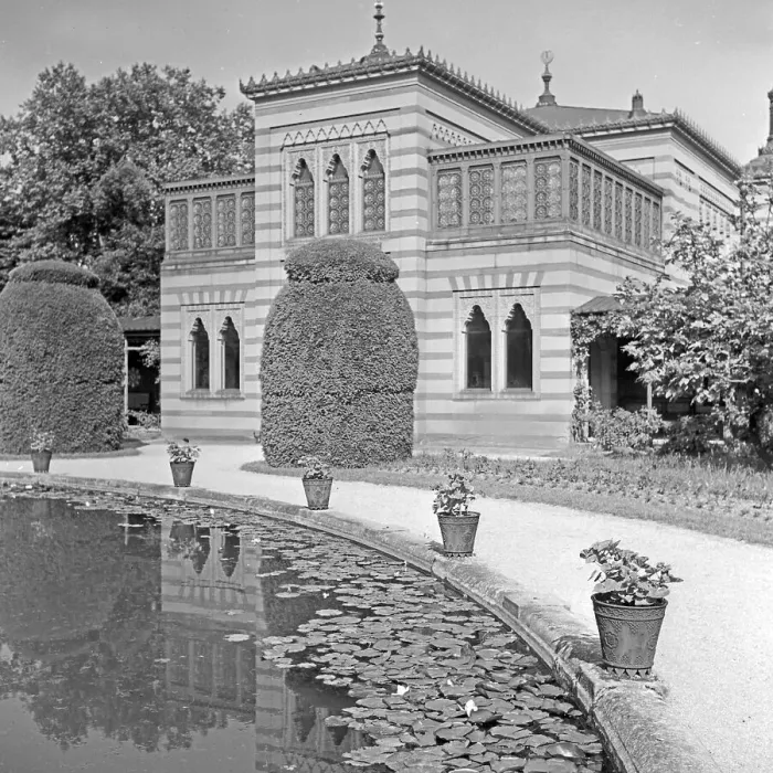 Framed Print : Stuttgart. Die Maurische Halle in der Wilhelma in Stuttgart, Deutschland 1930er Jahre Framed Print : Stuttgart. Die Maurische Halle in der Wilhelma in Stuttgart, Deutschland 1930er Jahre