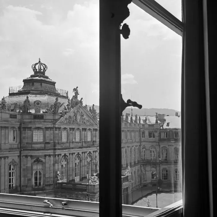 Framed Print : Stuttgart. Blick aus einem Fenster des Neuen Schlosses in Stuttgart auf Framed Print : Stuttgart. Blick aus einem Fenster des Neuen Schlosses in Stuttgart auf