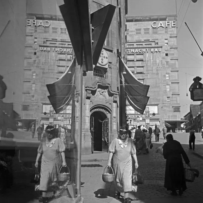 Impresión enmarcada : Stuttgart. Escena de la ciudad interior en Stuttgart, Alemania décadas de 1930