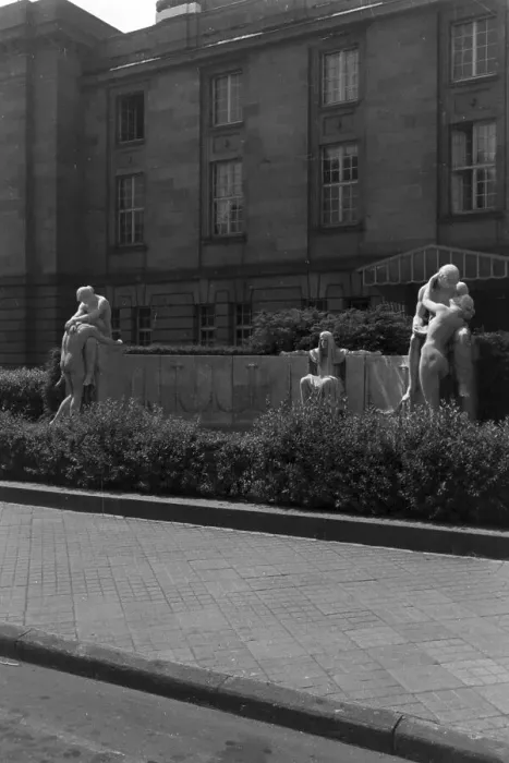 Impression encadrée : Stuttgart. Une excursion à Stuttgart, République allemande des années 1930 Impression encadrée : Stuttgart. Une excursion à Stuttgart, République allemande des années 1930