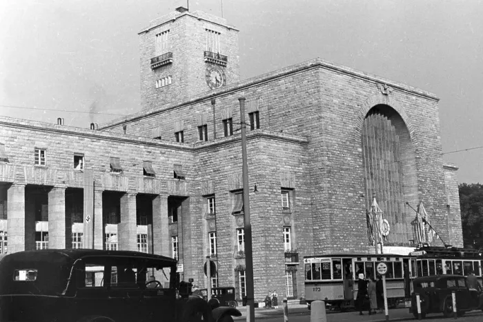 Framed Print : Stuttgart Hauptbahnhof, Deutschland 1930er Jahre. Stuttgart main station, Germany 1930s Framed Print : Stuttgart Hauptbahnhof, Deutschland 1930er Jahre. Stuttgart main station, Germany 1930s