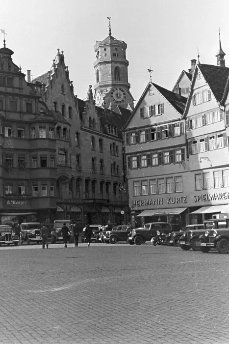 Framed Print : Stuttgart. Platz im Zentrum von Stuttgart, Deutschland 1930er Jahre Framed Print : Stuttgart. Platz im Zentrum von Stuttgart, Deutschland 1930er Jahre