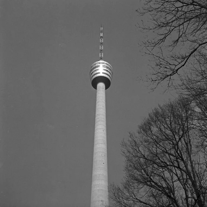 Impresión enmarcada : Stuttgart. El televisor en el torre de televisión de Stuttgart, Alemania décadas del 50 Impresión enmarcada : Stuttgart. El televisor en el torre de televisión de Stuttgart, Alemania décadas del 50