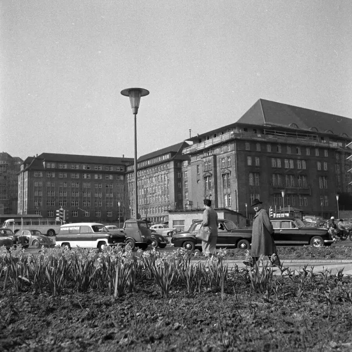 Impresión enmarcada : Stuttgart. Tráfico en la ciudad centro de Stuttgart Impresión enmarcada : Stuttgart. Tráfico en la ciudad centro de Stuttgart