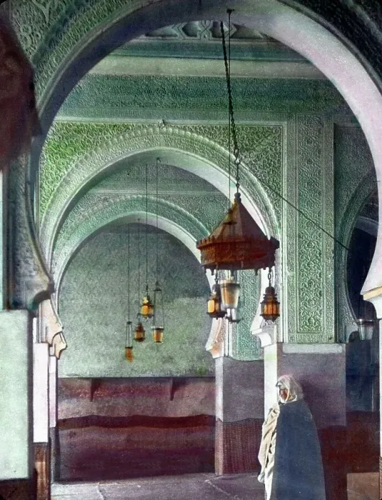 Framed Print : Tlemcen. In der Moschee Sidi Bel Hassen in der Stadt Tlemcen im Westen von Algerien, ca Framed Print : Tlemcen. In der Moschee Sidi Bel Hassen in der Stadt Tlemcen im Westen von Algerien, ca