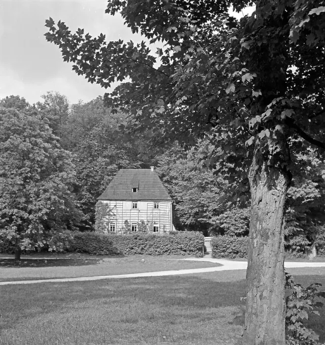 Impresión enmarcada : Weimar. El jardín casa del poeta alemán Johannes Wolfgang von Goetze en