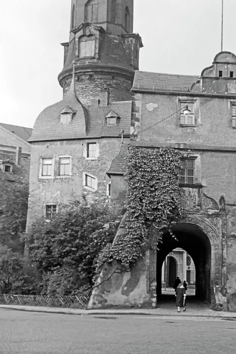 Impression encadrée : Weimar. Château de la ville avec son tour d'horloge au centre de la ville