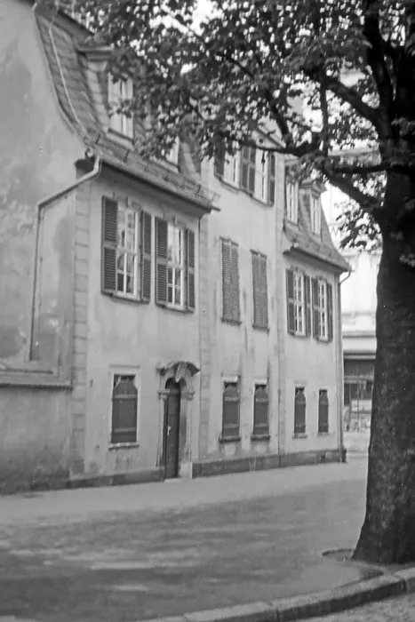 Framed Print : Weimar. Wohnhaus von Friedrich von Schiller in der Schillerstraße in Weimar Framed Print : Weimar. Wohnhaus von Friedrich von Schiller in der Schillerstraße in Weimar