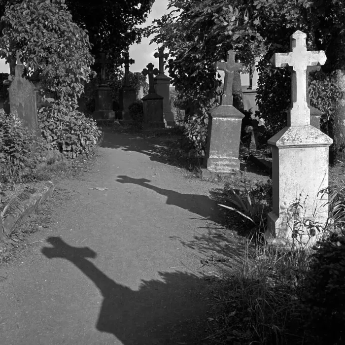 Framed Print : Weinfeld. Grabkreuze auf dem Friedhof in Weinfeld bei Daun in der Eifel Framed Print : Weinfeld. Grabkreuze auf dem Friedhof in Weinfeld bei Daun in der Eifel