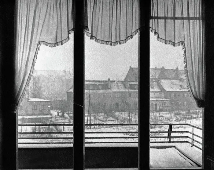 Framed Print : Winter. Blick aus dem Fenster zur Winterzeit, Deutschland 1930er Jahre