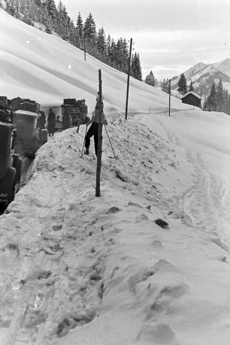 Impresión enmarcada : Winter. Tráfico de automóviles en una variedad de paisajes de invierno Impresión enmarcada : Winter. Tráfico de automóviles en una variedad de paisajes de invierno