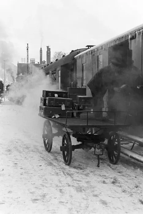 Impresión enmarcada : Winter. Vehículo ferroviario en una variedad de paisaje invernal Impresión enmarcada : Winter. Vehículo ferroviario en una variedad de paisaje invernal