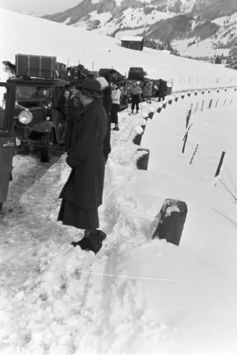 Impresión enmarcada : Winter. Tráfico de automóviles en una variedad de paisajes nevados durante Impresión enmarcada : Winter. Tráfico de automóviles en una variedad de paisajes nevados durante